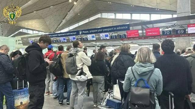В «Храброво» скопились пассажиры, в аэропорту «Пулково» калининградцы провели ночь