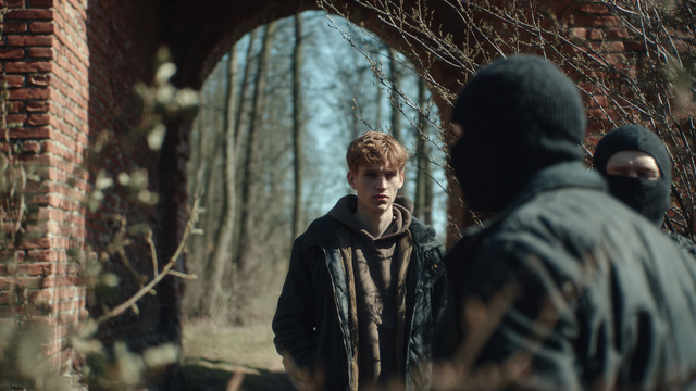 «Или ты идёшь с нами, или зальём перцовкой»: на старшеклассника у Королевских ворот напали неизвестные в балаклавах  