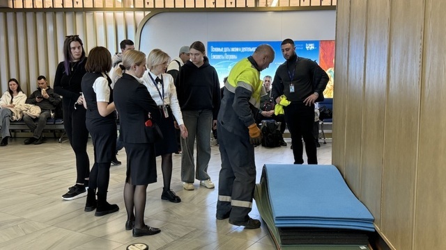 Цвет настроения «красный»: на табло в «Храброво» - сплошные отмены рейсов