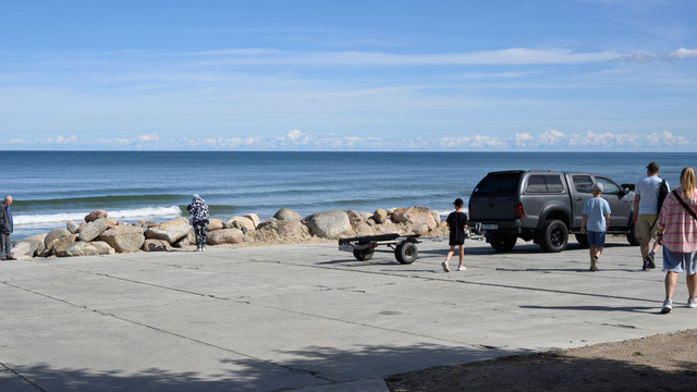Постараемся разобраться: власти Зеленоградска пообещали помочь рыбакам с доступом к слипу