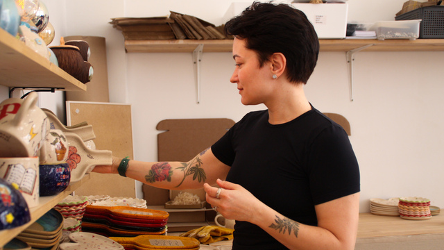 «Внутри всё зажигается»: как калининградка создала свою мастерскую керамики