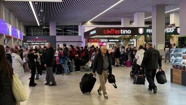 «Нас уже посадили — и снова задержка»: калининградцы о новом коллапсе рейсов