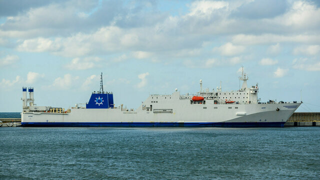 Грузы в Калининград из атакованного беспилотниками порта Усть-Луга оформляют без задержек  