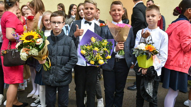 Запись в первые классы стартует 1 апреля: сроки, льготы и правила