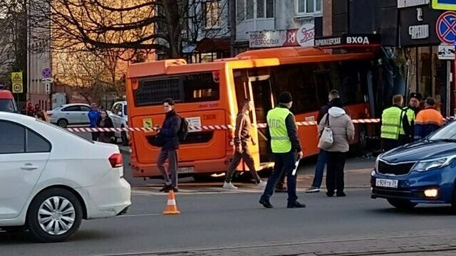 В Калининграде за день произошло два ДТП с выездом на тротуар