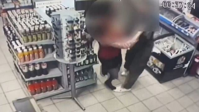 Нападение на АЗС под Балтийском: раненую сотрудницу спасли врачи, подозреваемый задержан (видео)