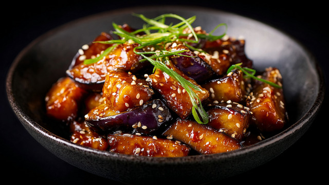 Простая закуска с пикантной ноткой: как приготовить хрустящие баклажаны в кисло-сладком соусе  