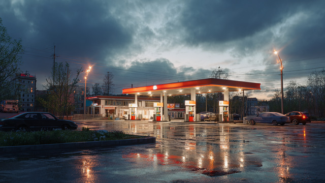 «Не хотим работать ценой своей жизни»: атмосфера на АЗС в Балтийске, где напали на оператора, остаётся нервной (фото)  