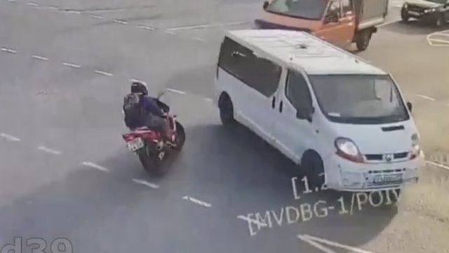 В Калининграде на Южном обходе микроавтобус не уступил дорогу мотоциклу (видео)  