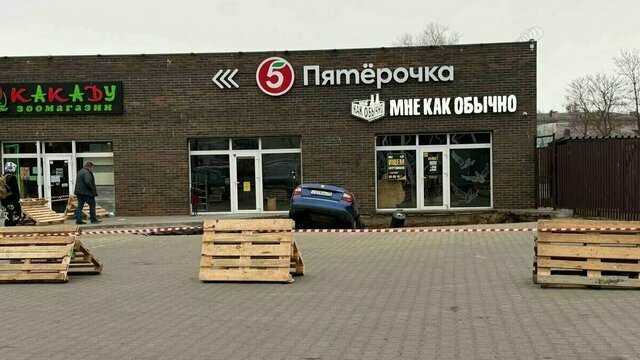 Ушедшая под землю парковка в Балтийске и пылающий автомобиль: 5 событий, которые обсуждали в выходные  