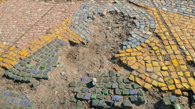 В Калининграде заново рассчитают, сколько нужно денег на ремонт мозаики на Нижнем озере (фото)  