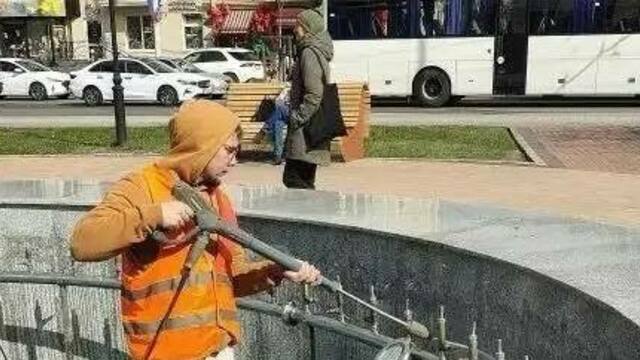 Калининградские фонтаны готовят к Первомаю