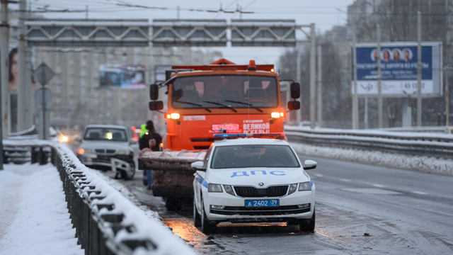 Снег растаял, последствия остались: чем вредны дорожные реагенты для людей и природы