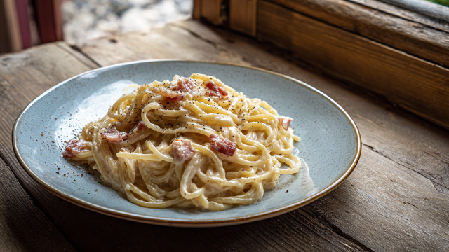 Даже шеф-повара преклонят колено перед вашим талантом: делимся пошаговым рецептом вкусной пасты карбонара 