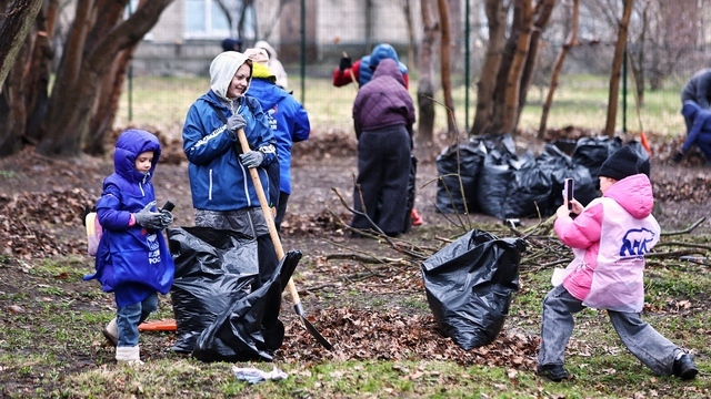 Весенний субботник в Калининграде, 4 апреля