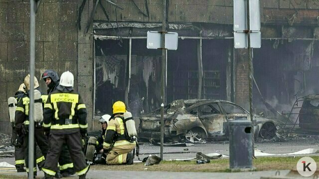 Давка, дым и шок от горящих у выхода машин: что пережили посетители полыхавшего ТЦ «Гиант»