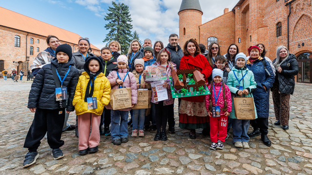 Прогулка по замку и встреча с альпаками