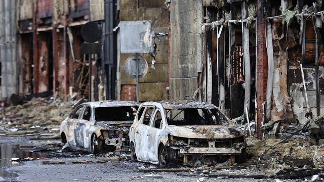 «Удалось отстоять мебельный магазин, хотя предпосылки были»: глава управления МЧС — о пожаре в ТЦ «Гиант»  