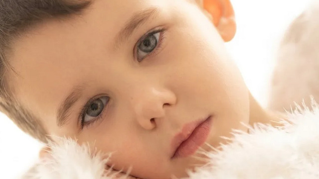 Повторить за мамой слово «снег»: семья из Гурьевска шесть лет растит сына с редким генетическим нарушением (фото)  