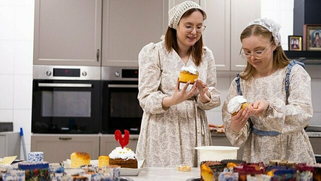 60 яиц, 80 куличей: в трапезной калининградского храма показали, как готовятся к Пасхе (фоторепортаж) 