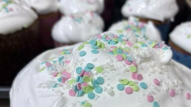 В Светлогорске девушка вдохновила горожан напечь куличей для жителей социального приюта (фото, видео)