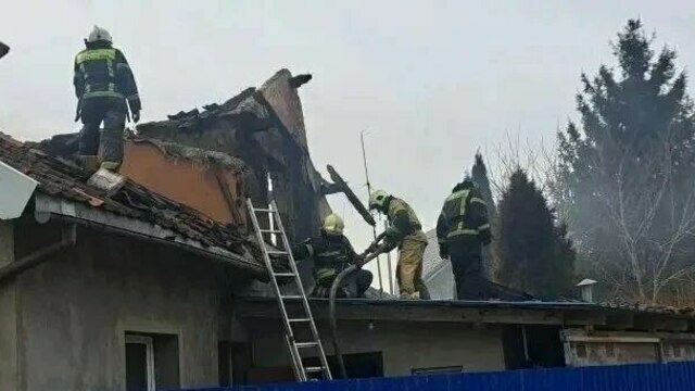 Мансарда в огне: в Багратионовском районе произошёл пожар с пострадавшим