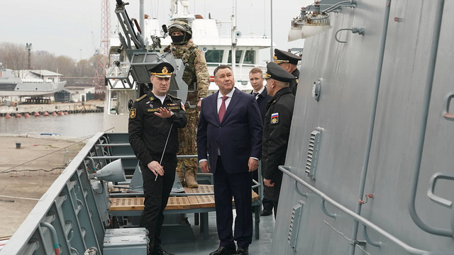 Полпред президента РФ в СЗФО посетил военно-морскую базу в Балтийске  