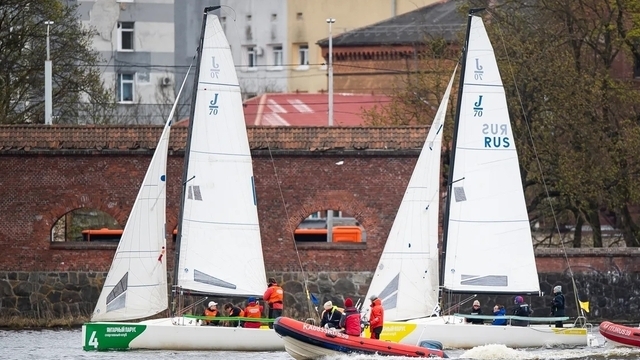 На Верхнем озере яхты вызвали друг друга на дуэль: фоторепортаж  