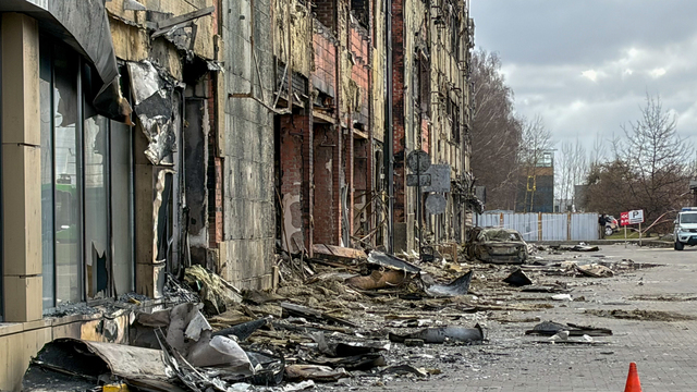 По факту мощного пожара в калининградском торговом центре «Гиант» завели уголовное дело