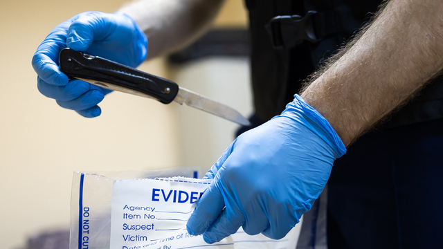 В Калининградской области 48-летняя рецидивистка шесть раз ударила сожителя ножом в грудь и задела сердце (видео) 