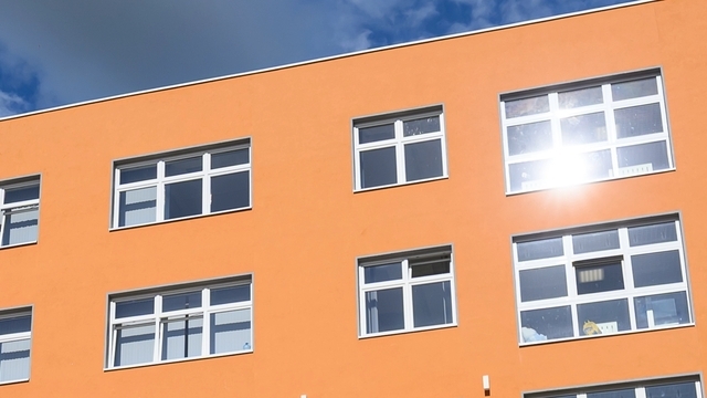 В Калининграде из окна на четвёртом этаже школы выпала ученица