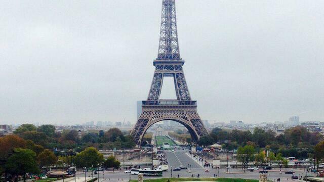 На аукционе в Париже продадут фрагмент Эйфелевой башни