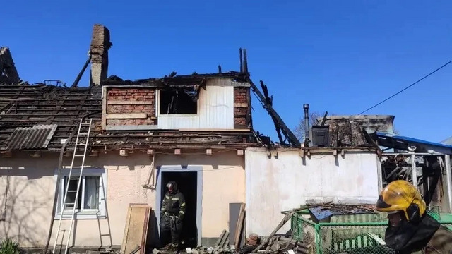 «Я могла только кричать: где сын?!»: семья погорельцев из Комсомольска рассказала подробности о пожаре (фото, видео)