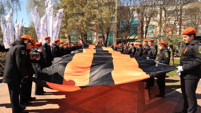 В Калининграде начали раздавать Георгиевские ленты к празднику Великой Победы