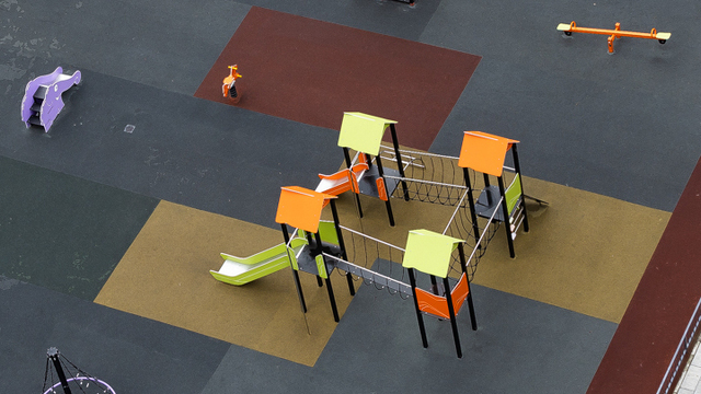 Три игровых площадки и тротуар до школы появятся в Славском округе