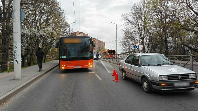 Горького перекрыли из-за двух аварий, машины пустили в объезд (фото)