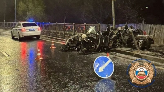 На Маршала Покрышкина Honda врезалась в забор 