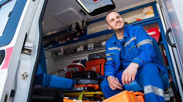 Сердце меж двумя ритмами: калининградский фельдшер — о странных вызовах, спасённых пациентах и рок-музыке (фото)   