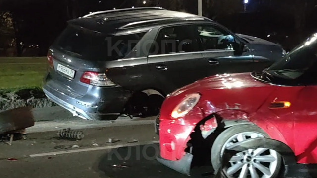 На Московском проспекте столкнулись несколько автомобилей (видео) 