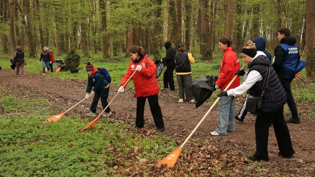 В Калининграде во время субботника привели в порядок 11 городских территорий