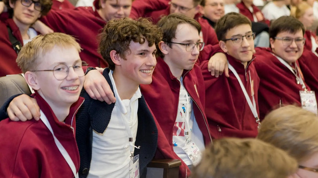 500 умников со всей России приехали в Калининград — и наш школьник взял приз