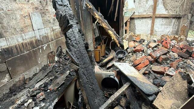 «Предлагают 13 «квадратов» без удобств»: бабушка и внук-инвалид из Гвардейского округа после пожара остались без жилья