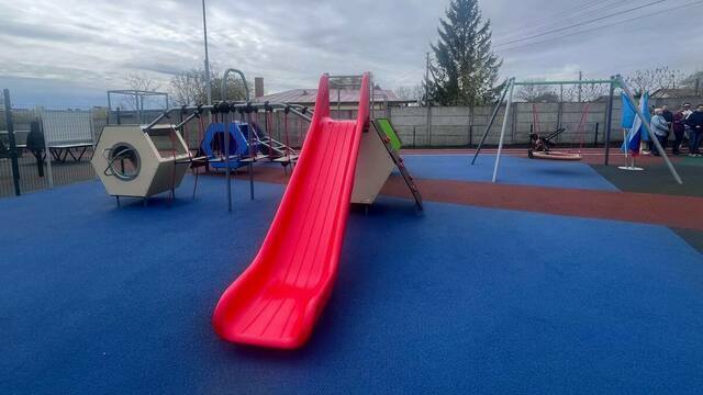 На западной окраине Калининграда в Совхозном открыли первую детскую и спортивную площадку