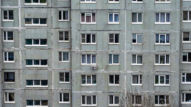 Двое взрослых и ребёнок упали с высоты. Никто не выжил