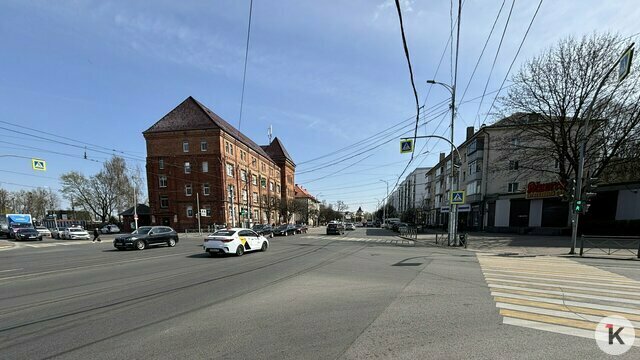 Светофор в пакете и горячий асфальт в луже: калининградцы заметили на дорогах очередные «чудеса»