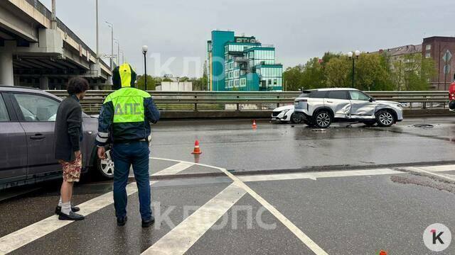 В машине был 10-месячный малыш: в Калининграде недалеко от Третьяковки столкнулись внедорожник и легковушка (фото)  