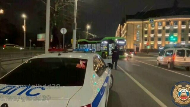 «Каждый день я думаю об этом и виню себя»: водитель троллейбуса, задавившей 35-летнюю калининградку, обратился к её матери   