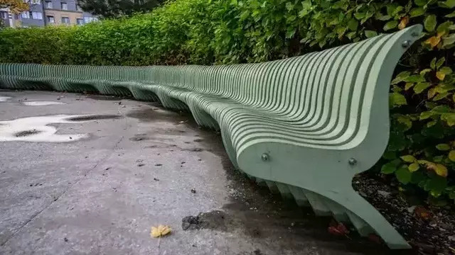 Прокуратура требует с подрядчика вернуть в бюджет 8 млн за «золотые скамейки»