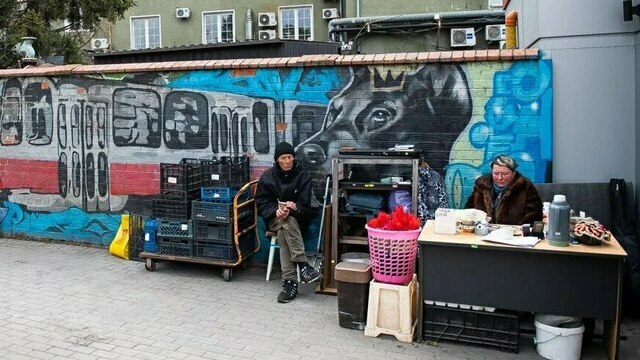Ждала Бима до утра: продавщица с Северного вокзала провела бессонную ночь на месте снесённой палатки (фото) 