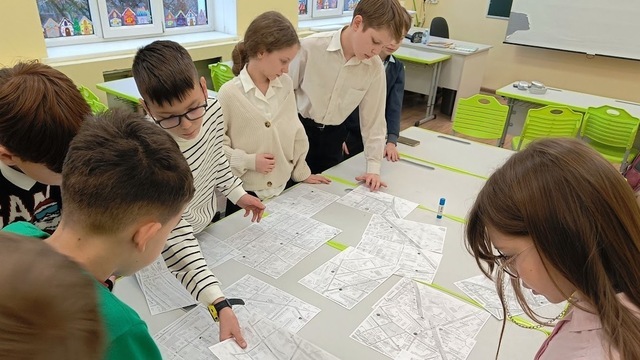 При чём тут Эверест: пятиклассники из Калининграда обошли 35 улиц и составили интерактивную карту своего района (фото)